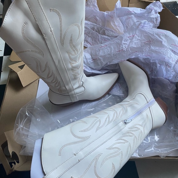 Coconuts By Matisse Boots - Picture 2 of 2
